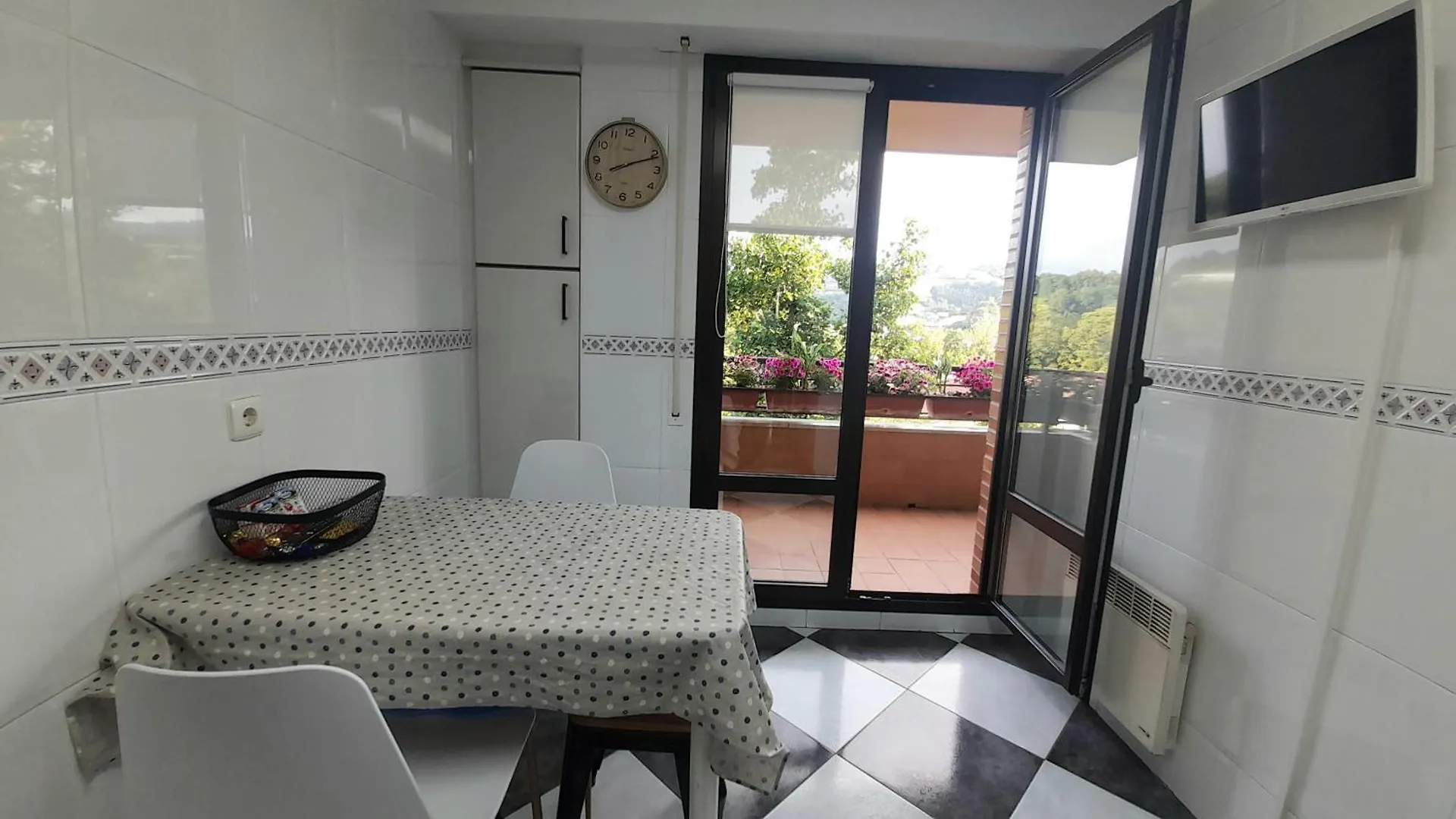 Zuberoa- Vistas, Terraza Y Parking Appartement Zarautz